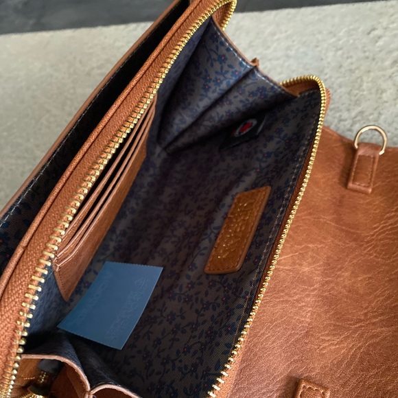 *NEW* leather crossbody - Picture 10 of 10